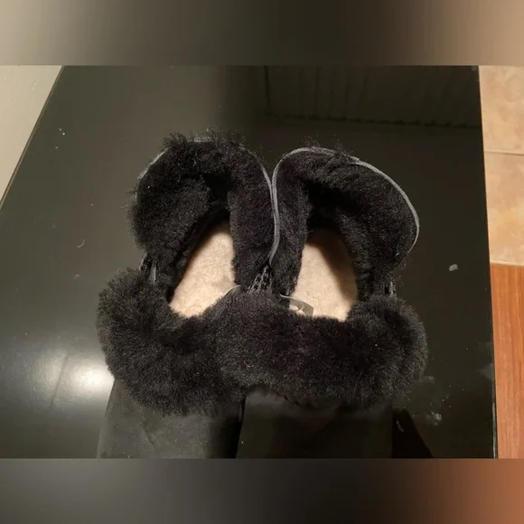 Ugg Boots Size 8.5 - Picture 6 of 11